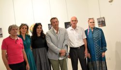 Foto di gruppo mostra "Metamorfosi"