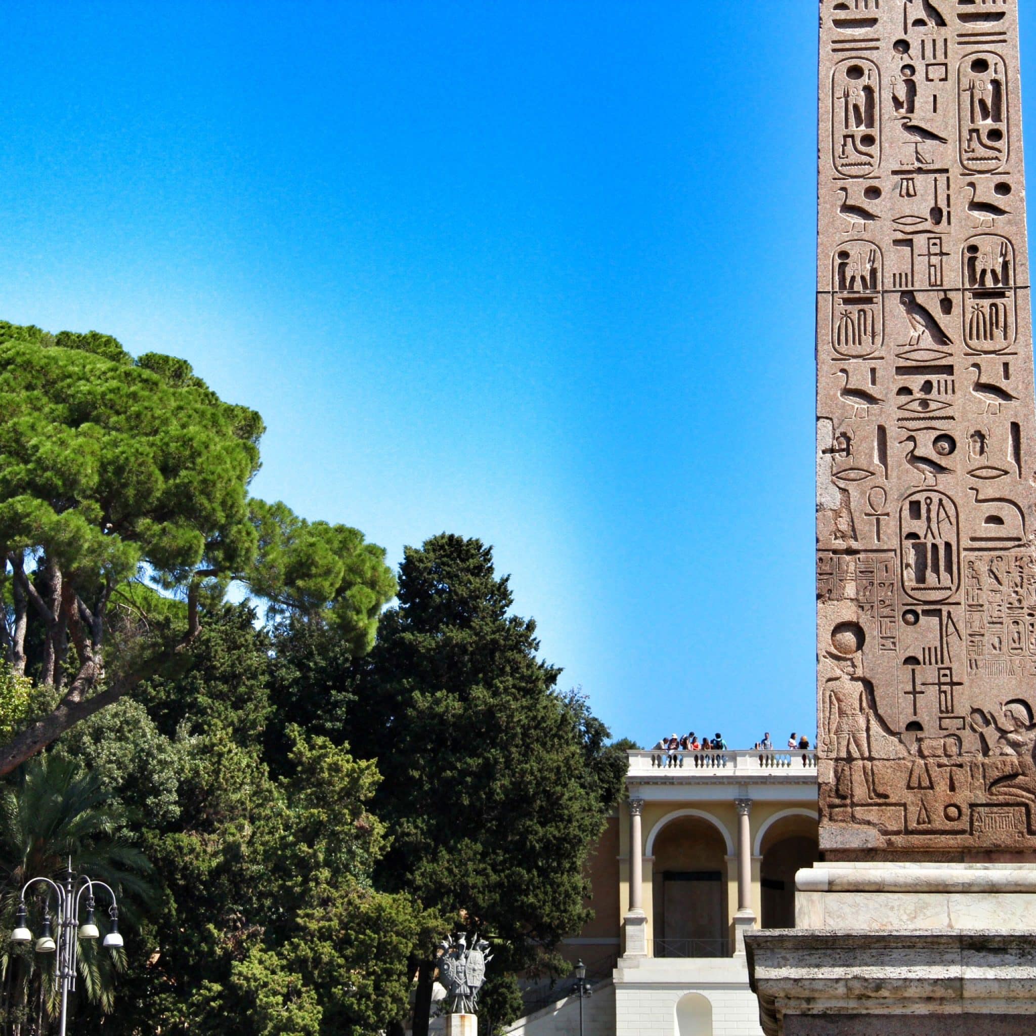 L’obelisco che sfidò i secoli: tremila anni di storia al centro di Piazza del Popolo L’obelisco che sfidò i secoli: tremila anni di storia al centro di Piazza del Popolo