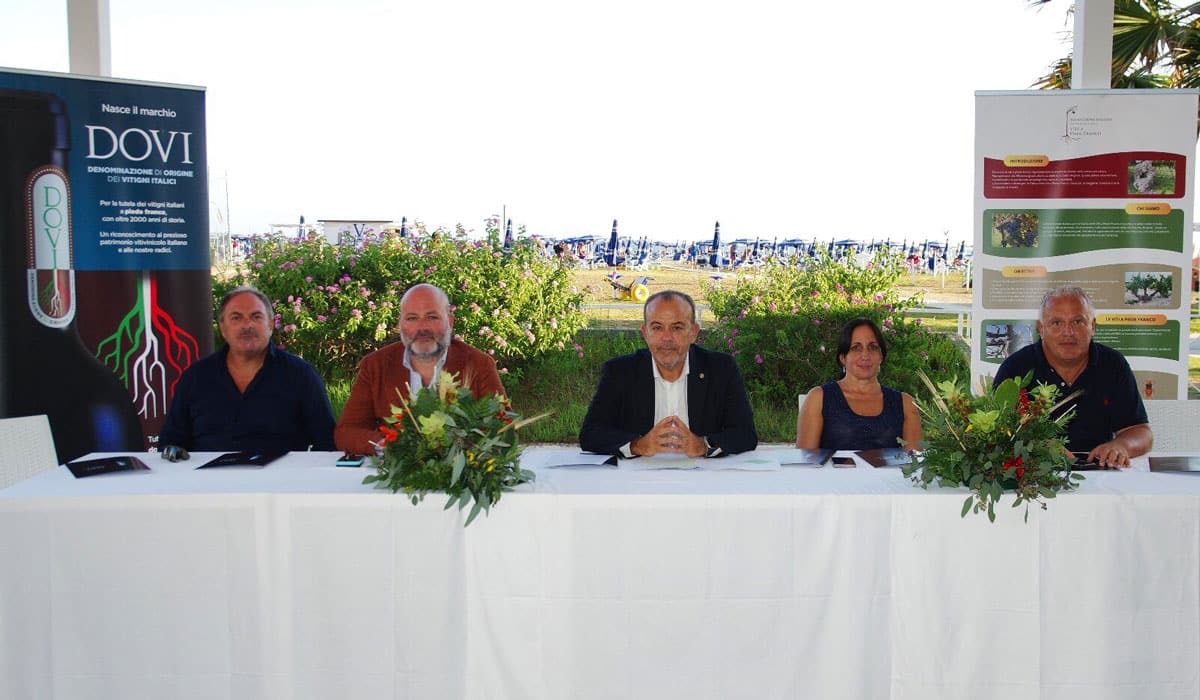 La lunga storia d’amore tra vite e uomo: a Nettuno l’alleanza per salvare le radici pre-fillossera d’Italia