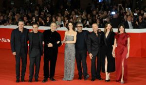 foto di gruppo cast "Il rumore delle cose nuove"